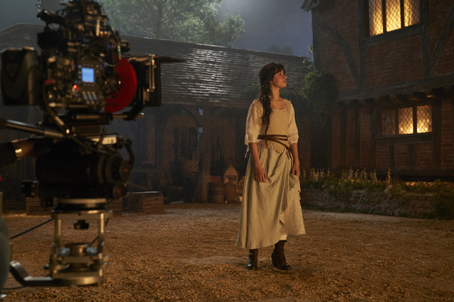 Amazon Original Movie『シンデレラ』オフショット　(c)Amazon Studios