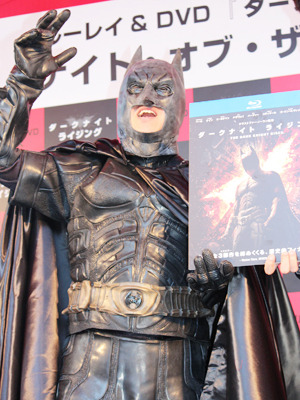 『ダークナイト ライジング』ブルーレイ＆DVDリリース記念（スギちゃん）