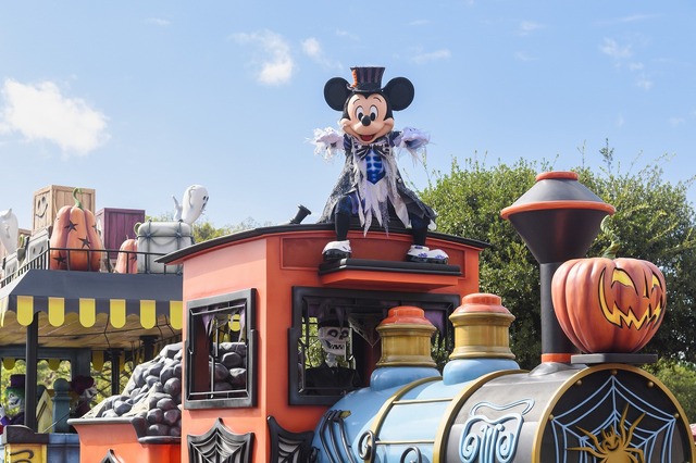 「ミッキー＆フレンズのグリーティングパレード：ハロウィーンバージョン」