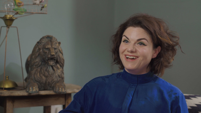 『ビルド・ア・ガール』キャトリン・モラン　（C）MONUMENTAL PICTURES, TANGO PRODUCTIONS, LLC,CHANNEL FOUR TELEVISION CORPORATION, 2019