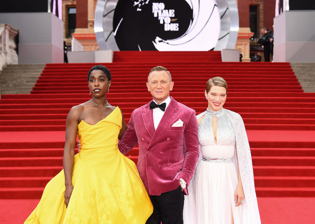 ラシャーナ・リンチ、ダニエル・クレイグ、レア・セドゥ／『007／ノー・タイム・トゥ・ダイ』ワールドプレミア Photo by Jeff Spicer/Getty Images for EON Productions, Metro-Goldwyn-Mayer Studios, and Universal Pictures