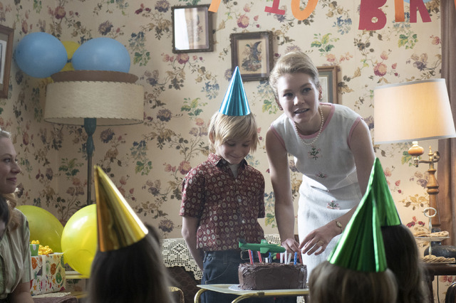 『フォーリング 50年間の想い出』（C）2020 Falling Films Inc. and Achille Productions (Falling) Limited· SCORE  （C） 2020 PERCEVAL PRESS AND PERCEVAL PRESS INC. · A CANADA - UNITED KINGDOM CO-PRODUCTION