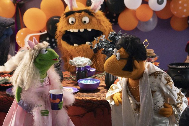 「Muppets Haunted Mansion: マペットのホーンテッドマンション」（C）2021 Disney