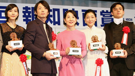 「第37回報知映画賞」表彰式（左から、能年玲奈＆森山未來＆吉永小百合＆安藤サクラ＆満島真之介）