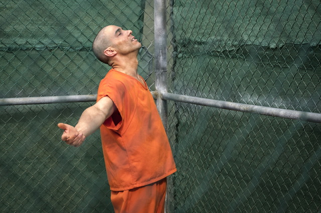 『モーリタニアン　黒塗りの記録』(C) 2020 EROS INTERNATIONAL, PLC. ALL RIGHTS RESERVED.