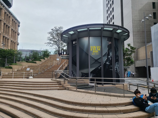 ステップ広場階段エレベーター2