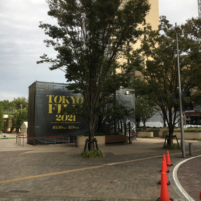 ステップ広場大型ビジョン