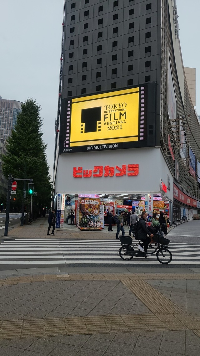 ビックカメラ有楽町店ビジョン