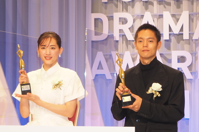 綾瀬はるか＆窪田正孝「東京ドラマアウォード2021」授賞式