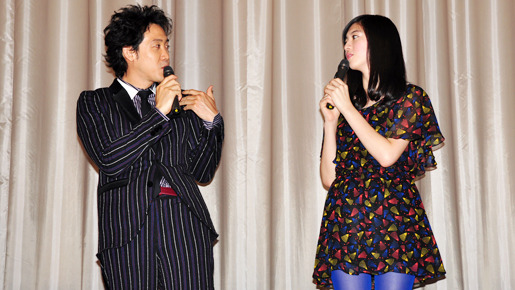 『グッモーエビアン！』大ヒット舞台挨拶（左から、大泉洋＆三吉彩花）