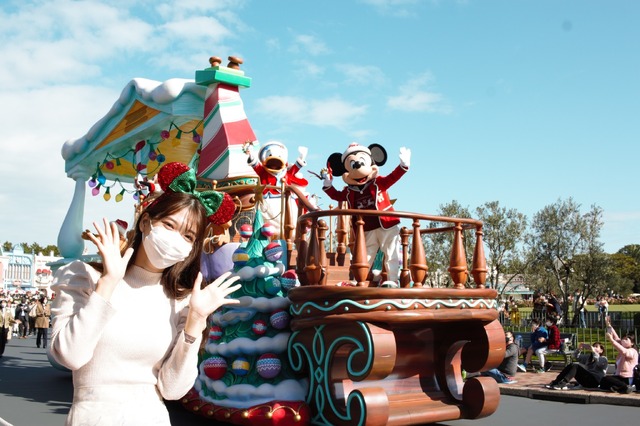 「東京ディズニーランドのクリスマス」As to Disney artwork, logos and properties： (C) Disney
