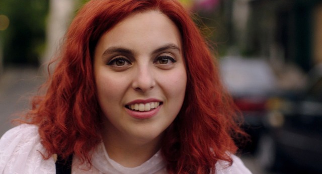 『ビルド・ア・ガール』（C）MONUMENTAL PICTURES, TANGO PRODUCTIONS, LLC,CHANNEL FOUR TELEVISION CORPORATION, 2019