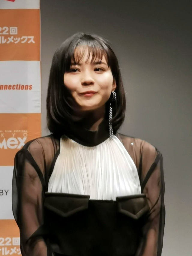 塩田監督の「頑固」という褒め言葉にちょっと嬉しげな新谷ゆづみ。撮影／ゆーす