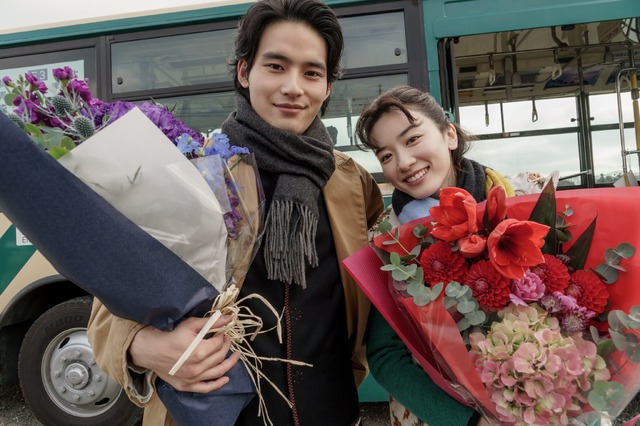 『そして、バトンは渡された』クランクアップ　（C）2021 映画「そして、バトンは渡された」製作委員会