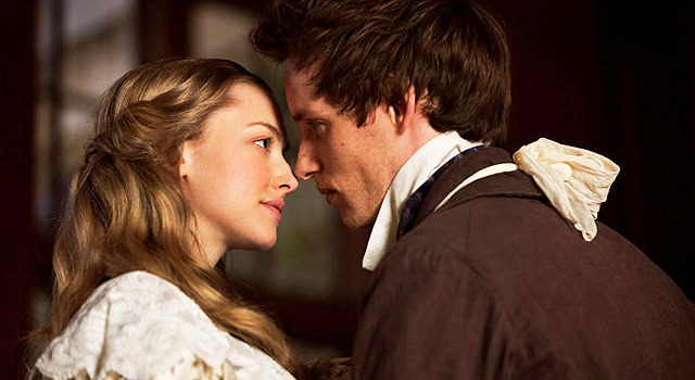 『レ・ミゼラブル』アマンダ・セイフライド＆エディ・レッドメイン -(C) 2012 UNIVERSAL STUDIOS. All Rights Reserved.