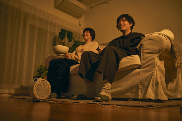 モバイルなのに高画質＆高音質！「GV30」で叶える”寝ころび”映画体験