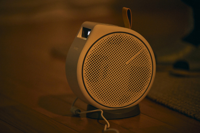 モバイルなのに高画質＆高音質！「GV30」で叶える”寝ころび”映画体験