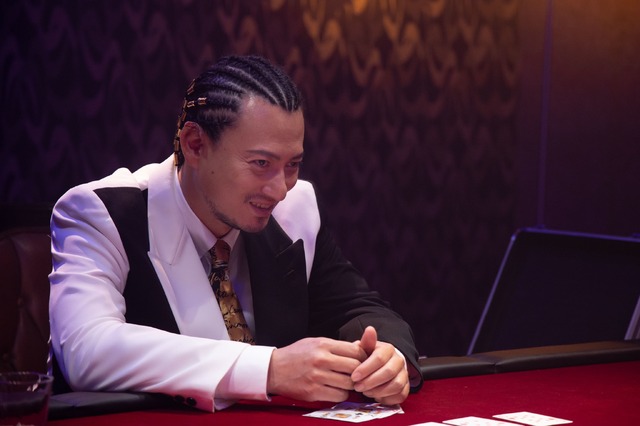 「嘘喰い -鞍馬蘭子篇／梶隆臣篇-」（C）迫稔雄／集英社 （C）2022映画「嘘喰い」製作委員会 （C）エイベックス通信放送