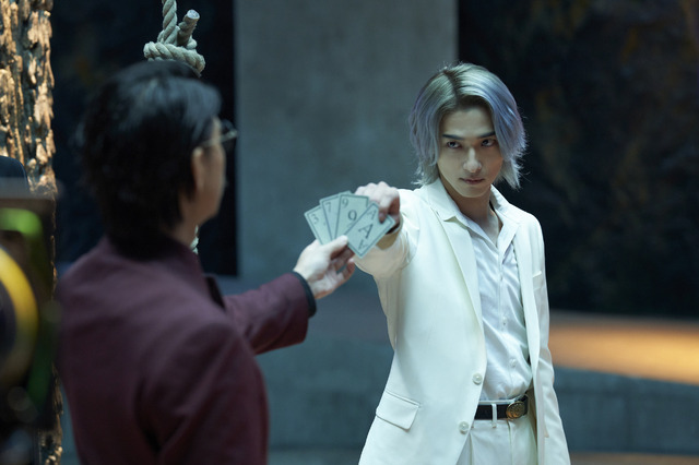 『嘘喰い』（C）迫稔雄/集英社 （C）2022映画「嘘喰い」製作委員会