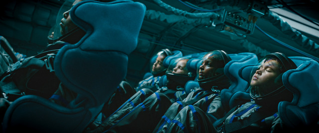 孤立無援の宇宙船に暮らす若者たちが本能に目覚めたその時…青春SFスリラー『ヴォイジャー』 | cinemacafe.net
