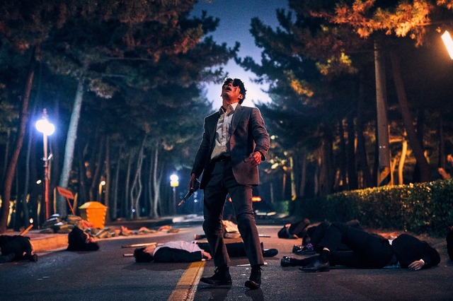 『狼たちの墓標』 （C） 2021 ASCENDIO CO., LTD., DAYDREAM ENTERTAINMENT CO., LTD., BON FACTORY CO., LTD., JOY N CINEMA CO., LTD., ALL RIGHTS RESERVED.