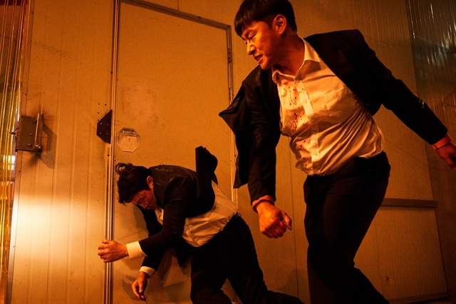 『狼たちの墓標』 （C） 2021 ASCENDIO CO., LTD., DAYDREAM ENTERTAINMENT CO., LTD., BON FACTORY CO., LTD., JOY N CINEMA CO., LTD., ALL RIGHTS RESERVED.