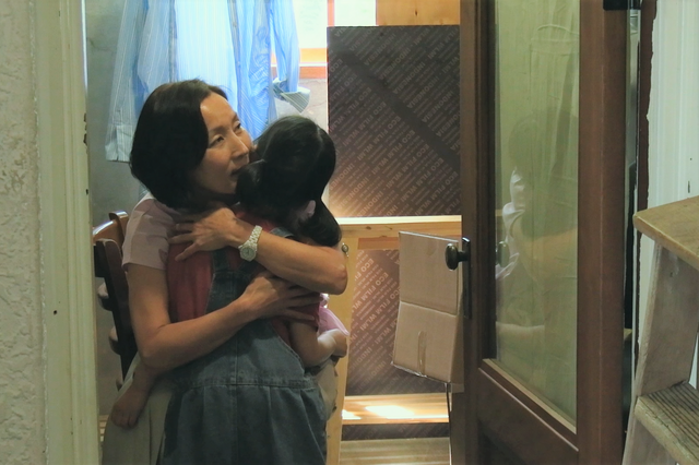 『あなたの顔の前に』（C）2021 Jeonwonsa Film Co. All Rights Reserved