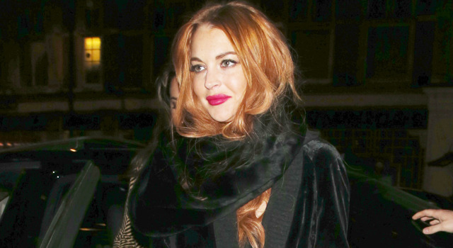 ロンドンのマンダリン・ホテルに到着したリンジー・ローハン -(C) INFPhoto／AFLO