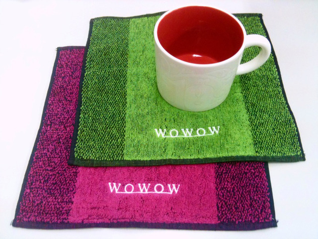 WOWOW特製ミニタオルとシネマカフェオリジナルマグカップ