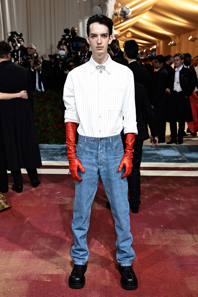 コディ・スミット＝マクフィー Photo by Dimitrios Kambouris/Getty Images for The Met Museum/Vogue