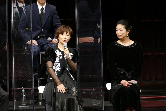 舞台「ハリー・ポッターと呪いの子」製作発表会見／マクゴナガル校長役の榊原郁恵と高橋ひとみ