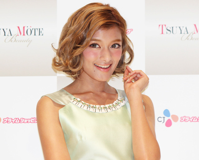 「TSUYAMOTE BEAUTY（ツヤモテビューティー）」新CM発表会見（イメージ・キャラクター：ローラ）