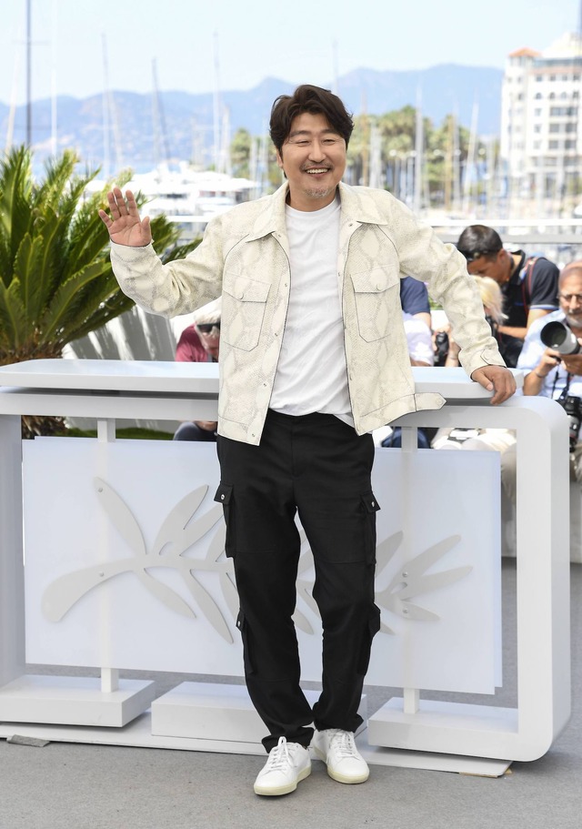 『ベイビー・ブローカー』フォトコール　（C）2022 ZIP CINEMA & CJ ENM Co., Ltd., ALL RIGHTS RESERVED