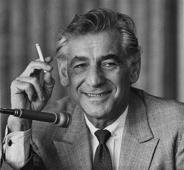 レナード・バーンスタイン Photo by Central Press/Hulton Archive/Getty Images