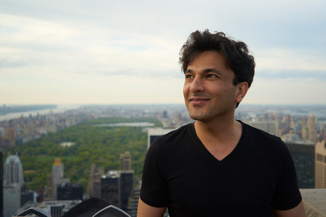 ヴィカス・カンナ監督