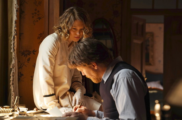 『ストーリー・オブ・マイ・ワイフ』(C)2021 Inforg-M&M Film - Komplizen Film - Palosanto Films - Pyramide Productions - RAI Cinema - ARTE France Cinema -WDR/Arte