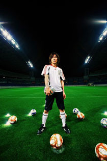 『GOAL！2』の日本語版テーマソング「WINNER」をリリースする吉井和哉