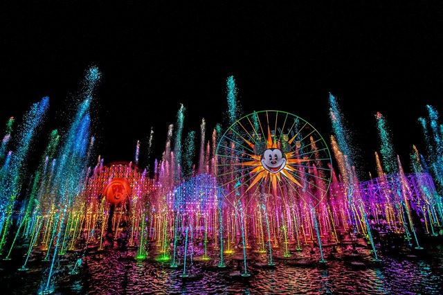 ‘World of Color’ at Disney California Adventure Park　As to Disney artwork, logos and properties： (C) Disney