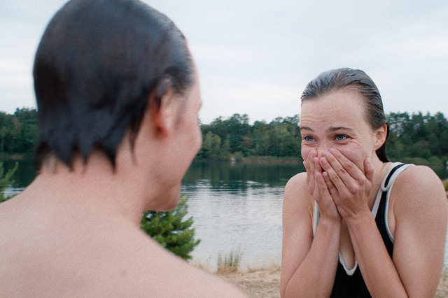 『さよなら、ベルリン またはファビアンの選択について』（C）2021 LUPA FILM / DCM Pictures / ZDF / Arte