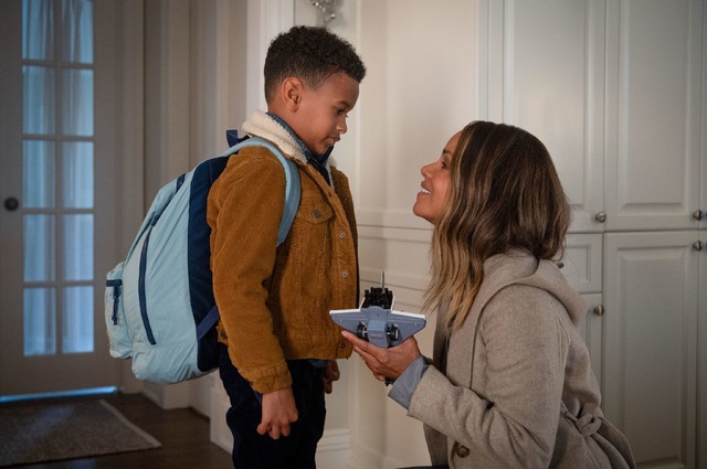 『ムーンフォール』（C）2022 UK MOONFALL LLP All Rights Reserved