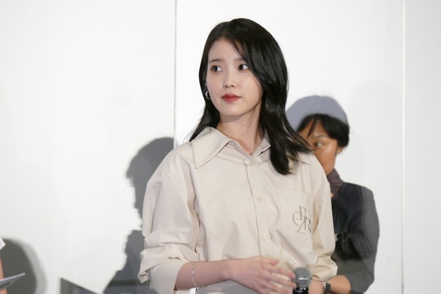 イ・ジウン（IU）『ベイビー・ブローカー』の公開記念舞台挨拶