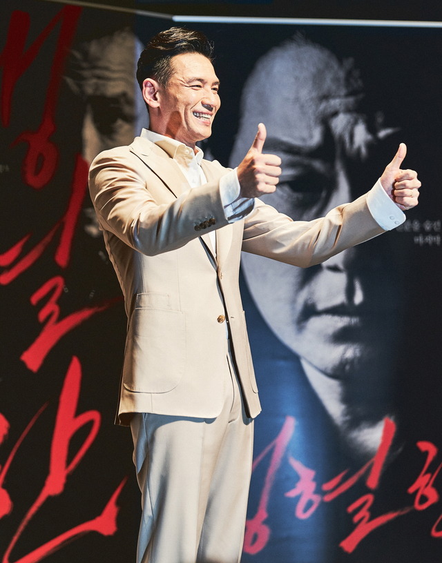 『人質 韓国トップスター誘拐事件』 　（C）2021 NEXT ENTERTAINMENT WORLD & FILMMAKERS R&K & SEM COMPANY. All Rights Reserved.