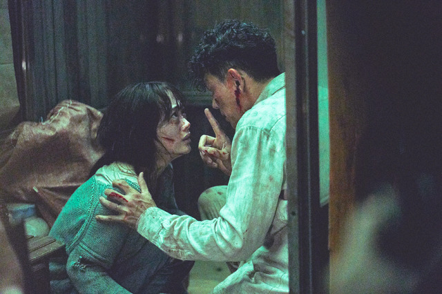 『人質 韓国トップスター誘拐事件』 　（C）2021 NEXT ENTERTAINMENT WORLD & FILMMAKERS R&K & SEM COMPANY. All Rights Reserved.