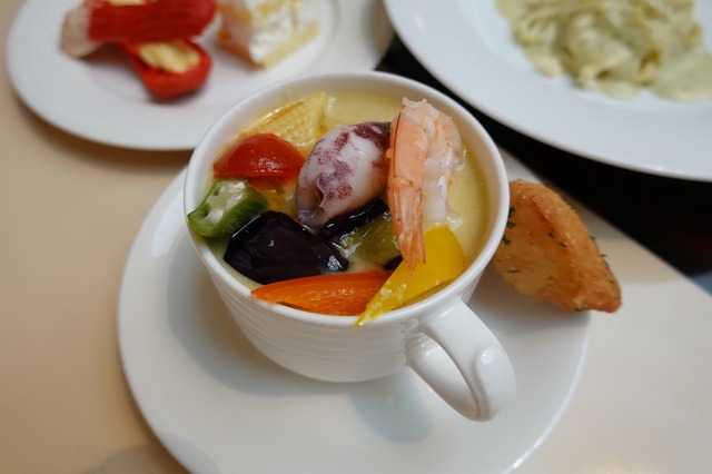 多彩なメニューがたくさん！「平日ディナーネオ・ビストロ・ビュッフェ」