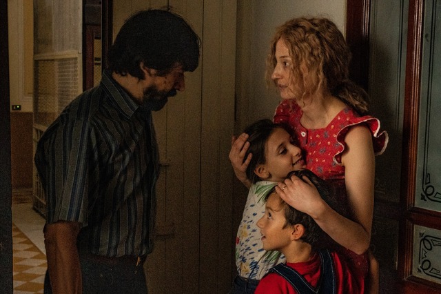 『靴ひものロンド』© Photo Gianni Fiorito/Design Benjamin Seznec /TROIKA ©2020 IBC Movie