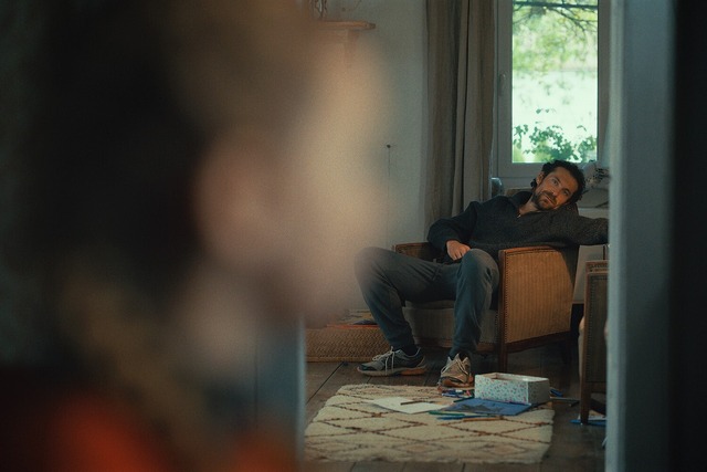 『彼女のいない部屋』（C）2021 - LES FILMS DU POISSON – GAUMONT – ARTE FRANCE CINEMA – LUPA FILM