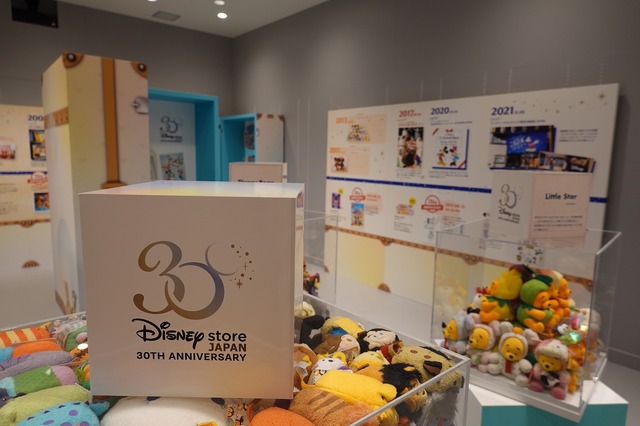 ディズニー 懐かしのアイテム展示や限定グッズ販売も 30年間の感謝を込めたディズニーストアの特別展がスタート Cinemacafe Net