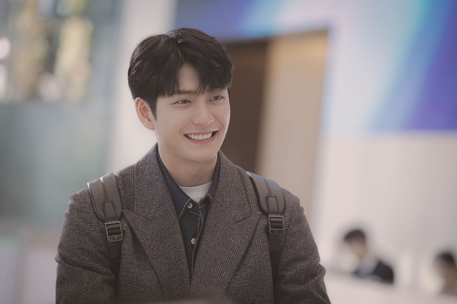 Netflixシリーズ「ウ・ヨンウ弁護士は天才肌」独占配信中