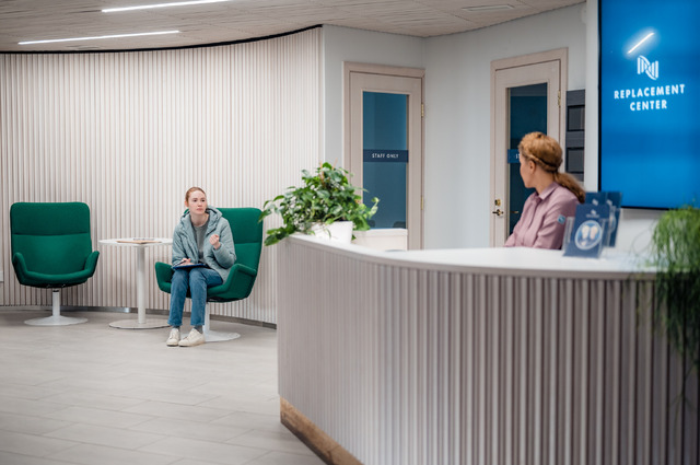 『デュアル』（C） 2021 Dual Productions, LLC All Rights Reserved.