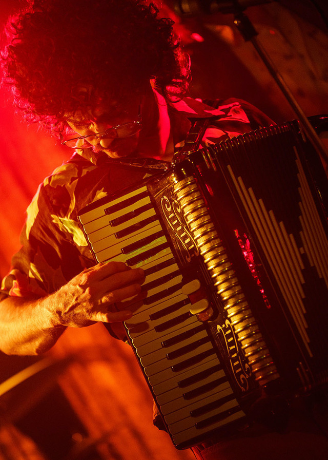 『Weird: The Al Yankovic Story』(C) APOLLO